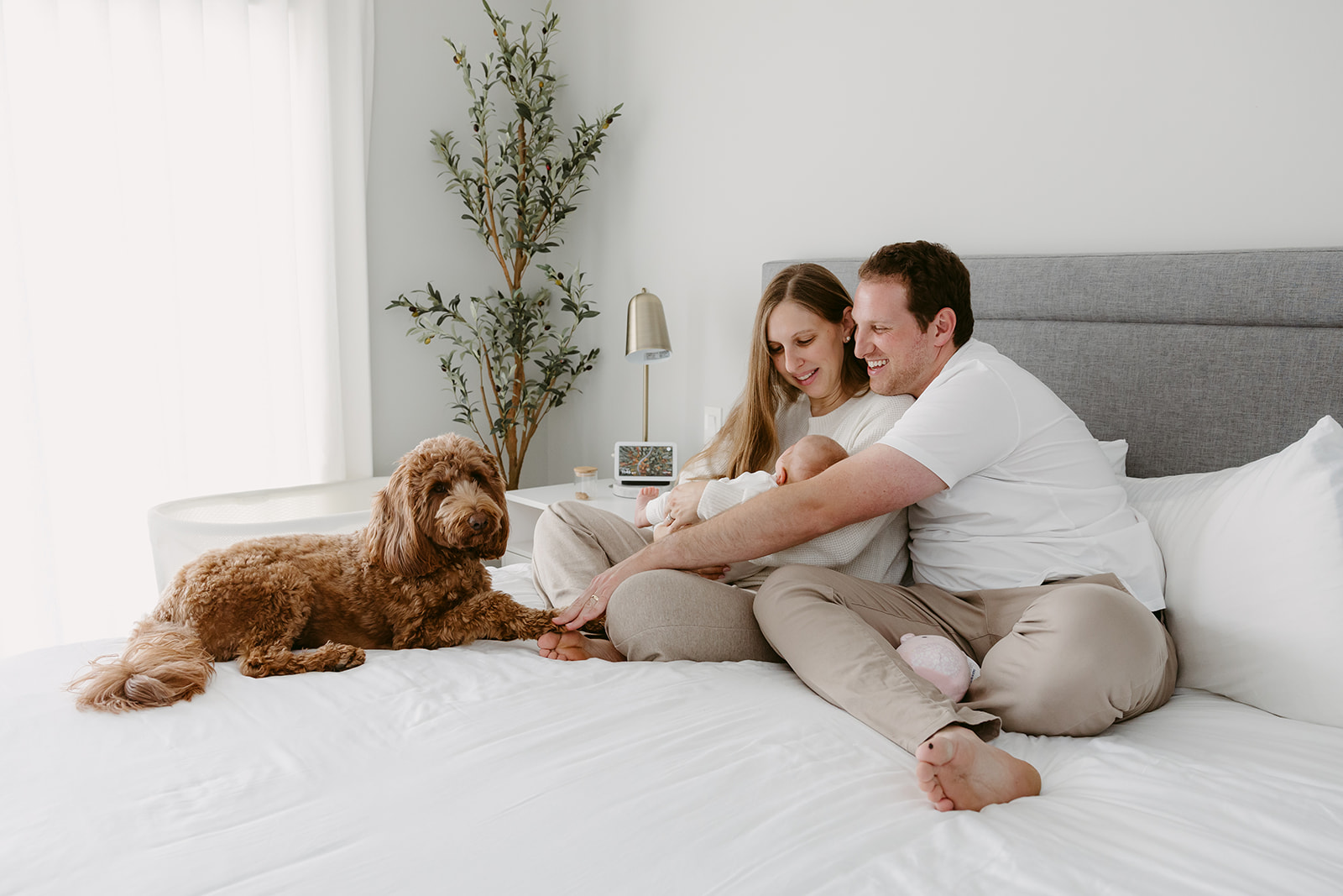 lifestyle newborn session at home with parents and baby