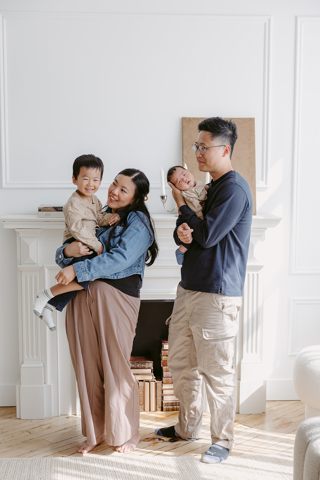 A relaxed family photography session at Marlowe Studio with Danica Oliva. Natural, candid family photos captured in a beautiful light-filled Toronto studio.