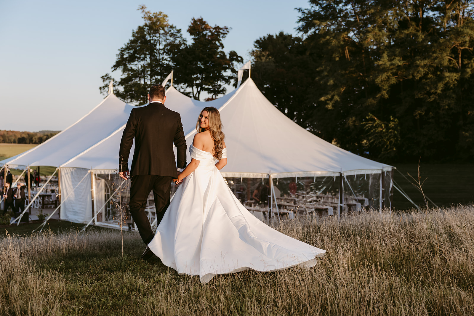 A romantic fall wedding at Wakefield Estate celebrating Olivia and Dylan. A beautiful autumn celebration surrounded by nature, warm light, and heartfelt moments.